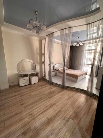 Аркадійське плато вул. (Гагаринське плато), 5б