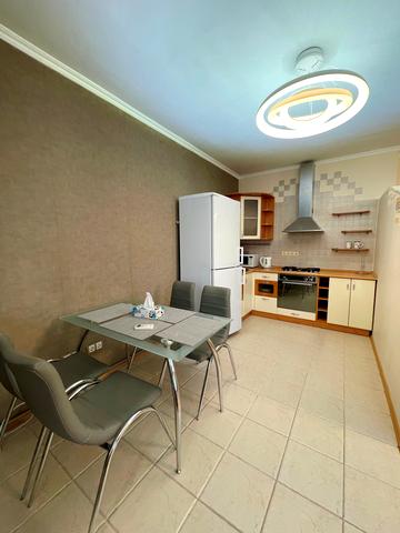 Межигірська вул., 28