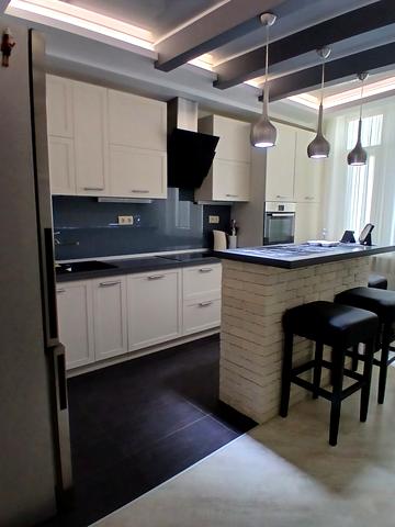 Анни Ахматової вул., 22