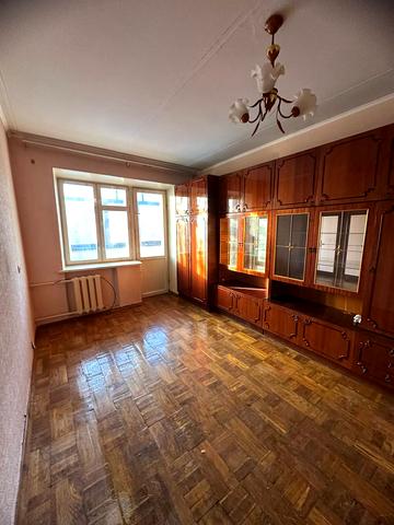 Космонавтів просп., 47