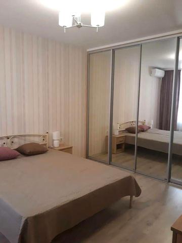 Драгоманова вул., 10