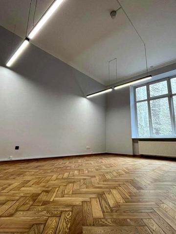 Панаса Саксаганського вул., 3