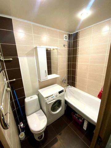 Ірпінська вул. (Абхазька), 6