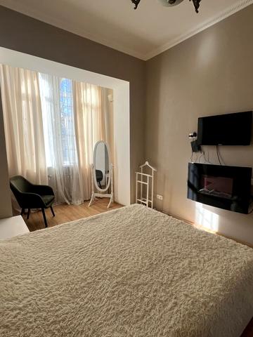 Шнеєрсона вул., 4