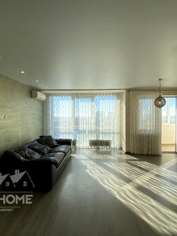 Вячеслава Чорновола вул., 11