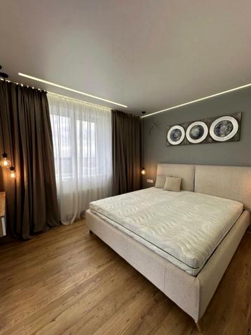 Домобудівельна вул., 7