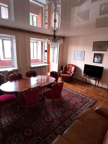 Садова вул. (Чубаря), 1