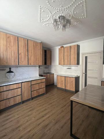 Дмитрівська вул., 60