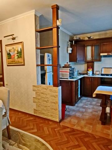 Павла Скоропадського вул. (Адмірала Макарова), 2