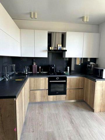 Валерія Лобановського вул., 16