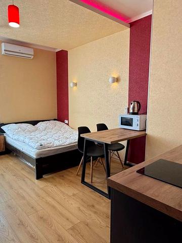 Анни Ахматової вул., 22