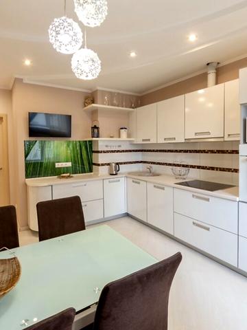 Феодосійська вул., 1