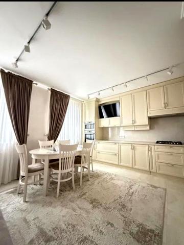 Розточчя вул., (Будинок 1)