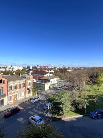 Визволення вул., 2