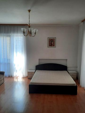 Михайлівська вул., 2