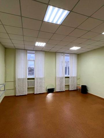 Визволення вул., 2