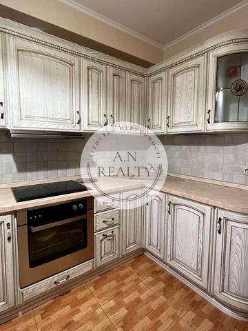 Юрія Шумського вул., 1-Б