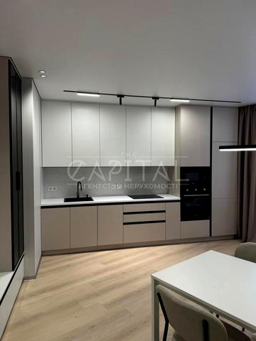 Віктора Некрасова вул. (Північно-Сирецька), 8