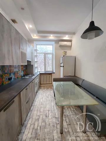 Придніпровська вул., 3