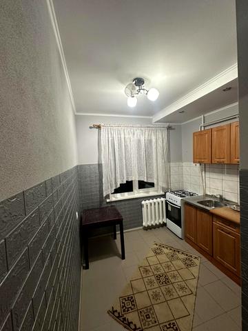 Молодіжна, 38