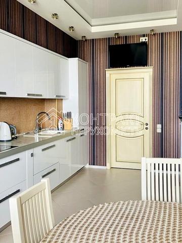 Олімпійська вул., 10б