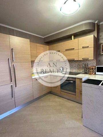 Юрія Шумського вул., 1-Б