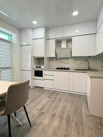 Весняна вул., 12