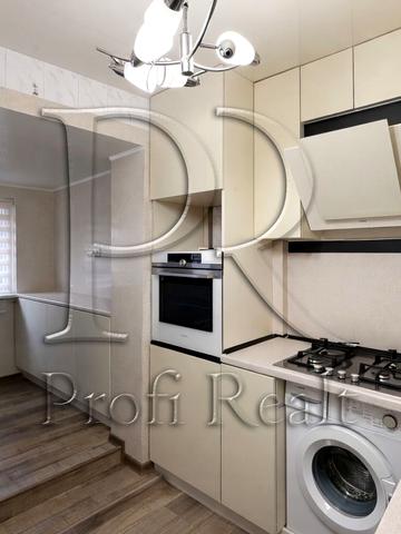 Вацлава Гавела бульв. (Івана Лепсе), 19