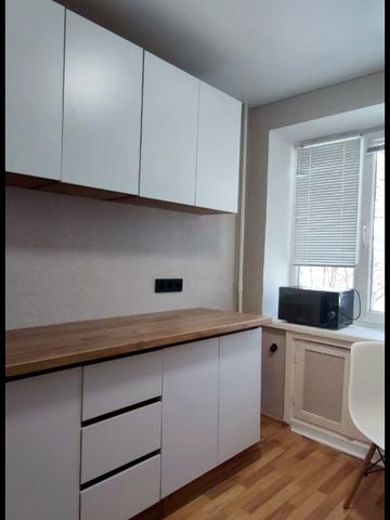 Молодіжна вул., 11