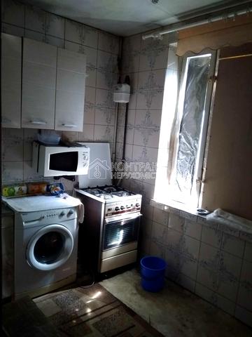 Нескорених вул., 38