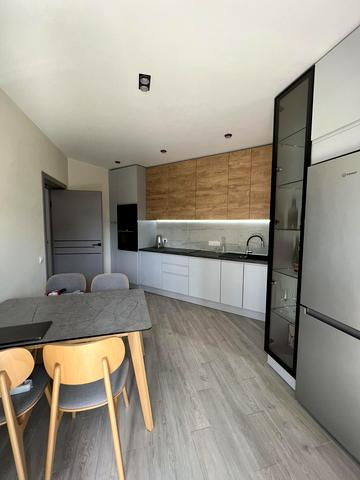 Вячеслава Чорновола просп. (), 77