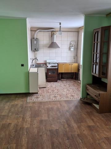 Будівельників, 8