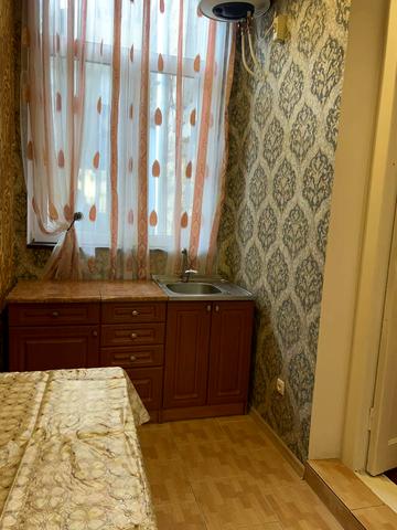 Гімназична вул., 17