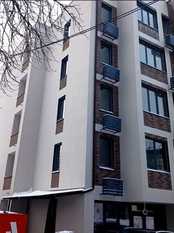 Нагірна вул., 15