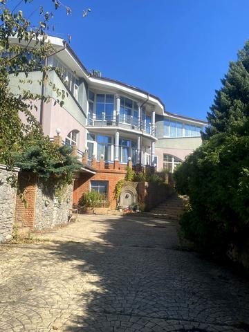 Криворізька вул., 16