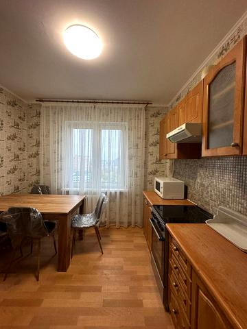 Тетяни Яблонської вул., 6