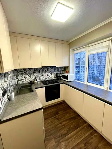 Володимира Івасюка просп. (Героїв Сталінграду), 9