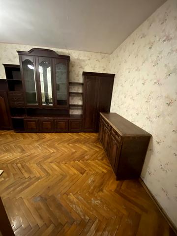 Вишняківська вул., 8