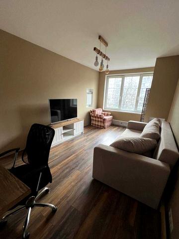 Андрія Малишка вул., 25