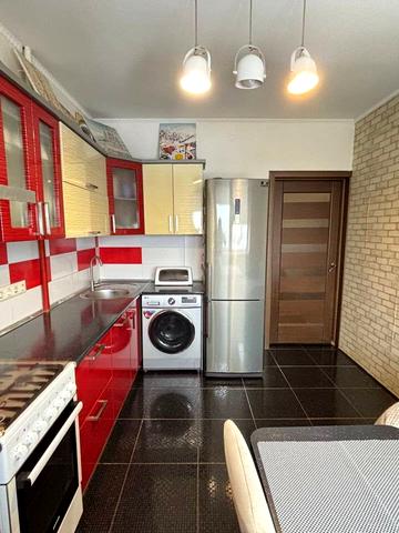 Василя Симоненка вул., 4