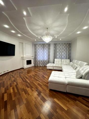 Небесної Сотні вул., 38