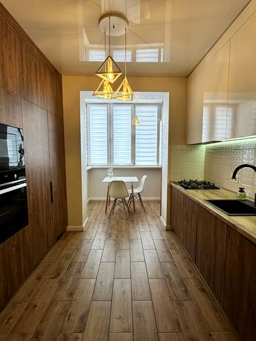 Мостобудівників вул., 18