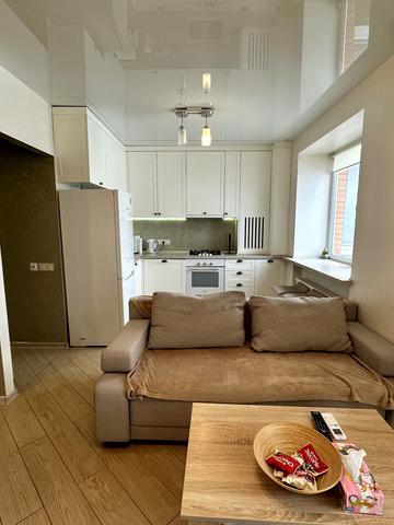 Мостобудівників вул., 18