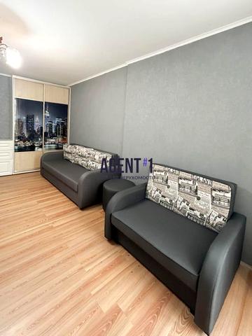 Теплична вул., 42