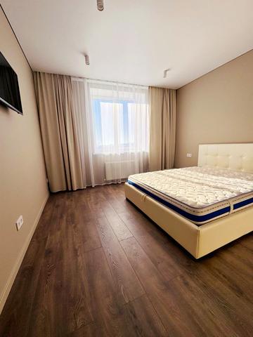 Героїв Небесної Сотні просп., 16/8