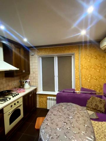 Дніпровські Пороги вул., 19