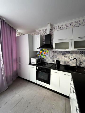 Анни Ахматової вул., 22