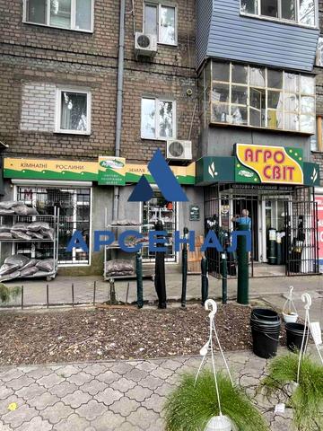 Фанатська вул., 1