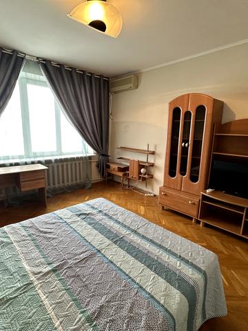 Лесі Українки бульв., 21-Б