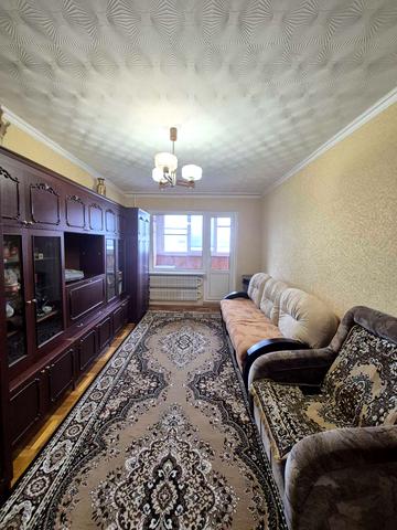 Анни Ахматової вул., 25